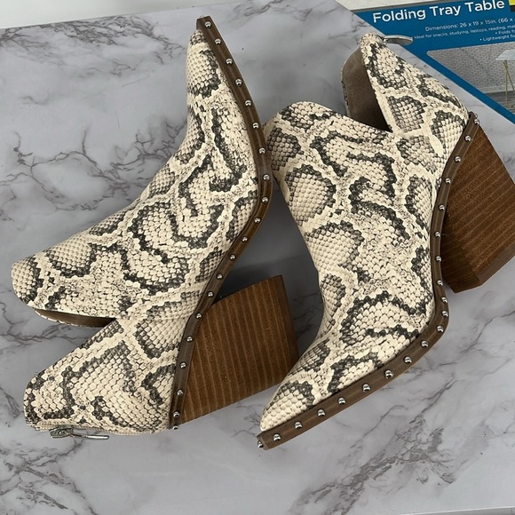 STEVE MADDEN Alyse Bootie Light Snakeskin Pointed Toe 6M Edgy Mobwife Rocker - Picture 8 of 8